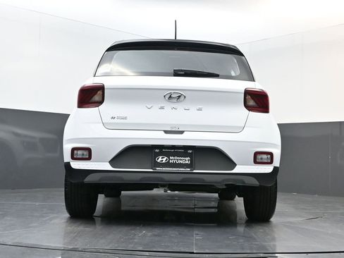 Certified 2025 Hyundai Venue Limited image 24
