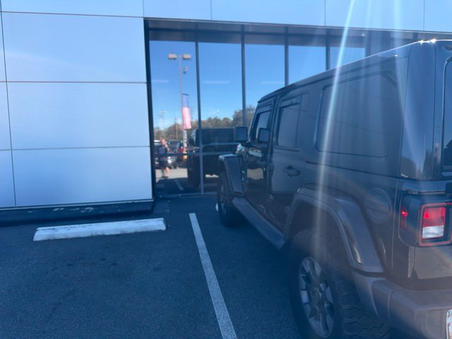 Used 2018 Jeep Wrangler Unlimited Sahara AWD/4WD image 4