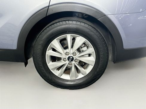 Used 2019 Kia Sorento FWD image 11