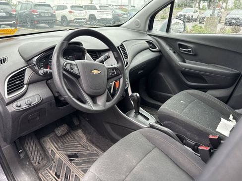 Used 2020 Chevrolet Trax LS w/ Tint and Cruise Package FWD image 7