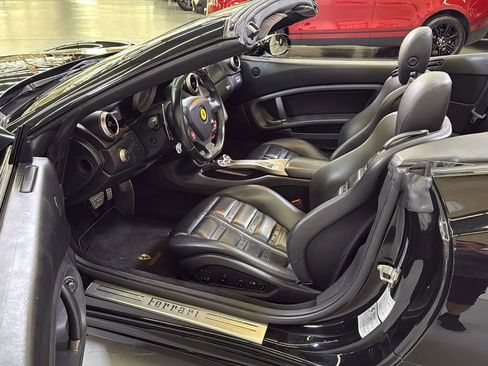 Used 2010 Ferrari California image 18