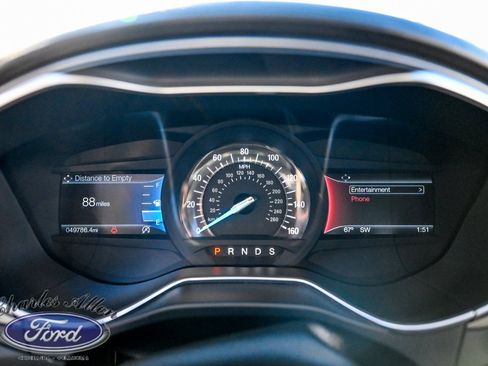 Used 2017 Ford Fusion SE w/ Fusion SE Technology Package image 9