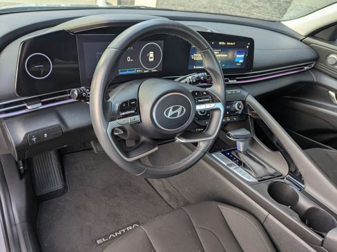 Used 2024 Hyundai Elantra SEL w/ Convenience Package image 11