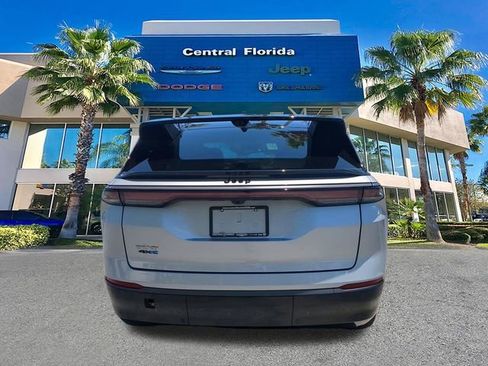 Used 2024 Jeep Wagoneer Launch Edition AWD/4WD image 6