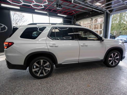Used 2023 Honda Pilot Elite image 4