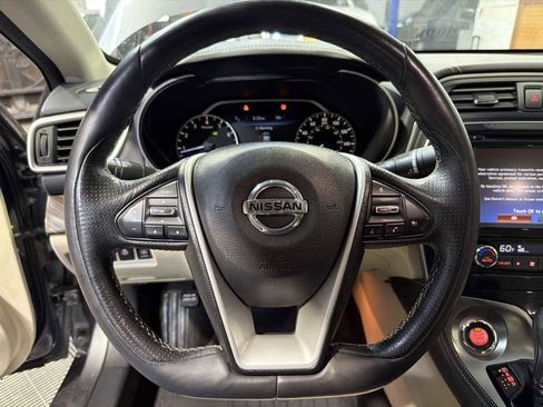 Used 2017 Nissan Maxima Platinum image 18