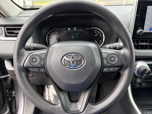 Used 2025 Toyota RAV4 XLE AWD/4WD image 12