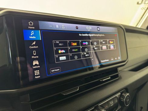 Used 2025 Jeep Gladiator Sport AWD/4WD image 19