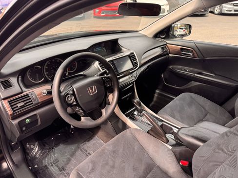Used 2017 Honda Accord EX image 8