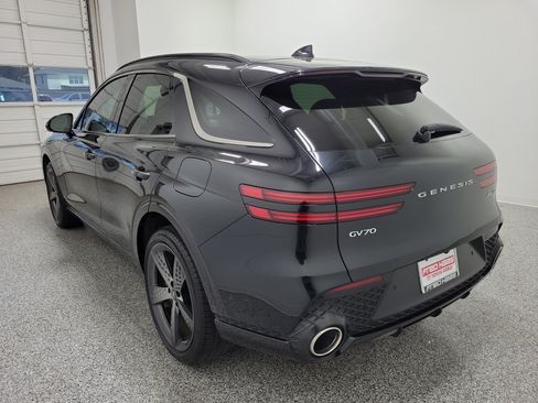 Used 2022 Genesis GV70 3.5T Sport w/ Sport Prestige Package AWD/4WD image 4