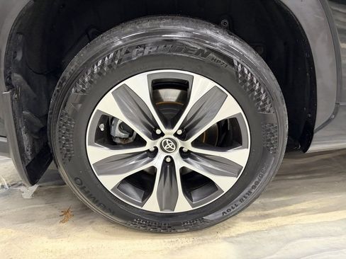 Used 2022 Toyota Highlander XLE image 29