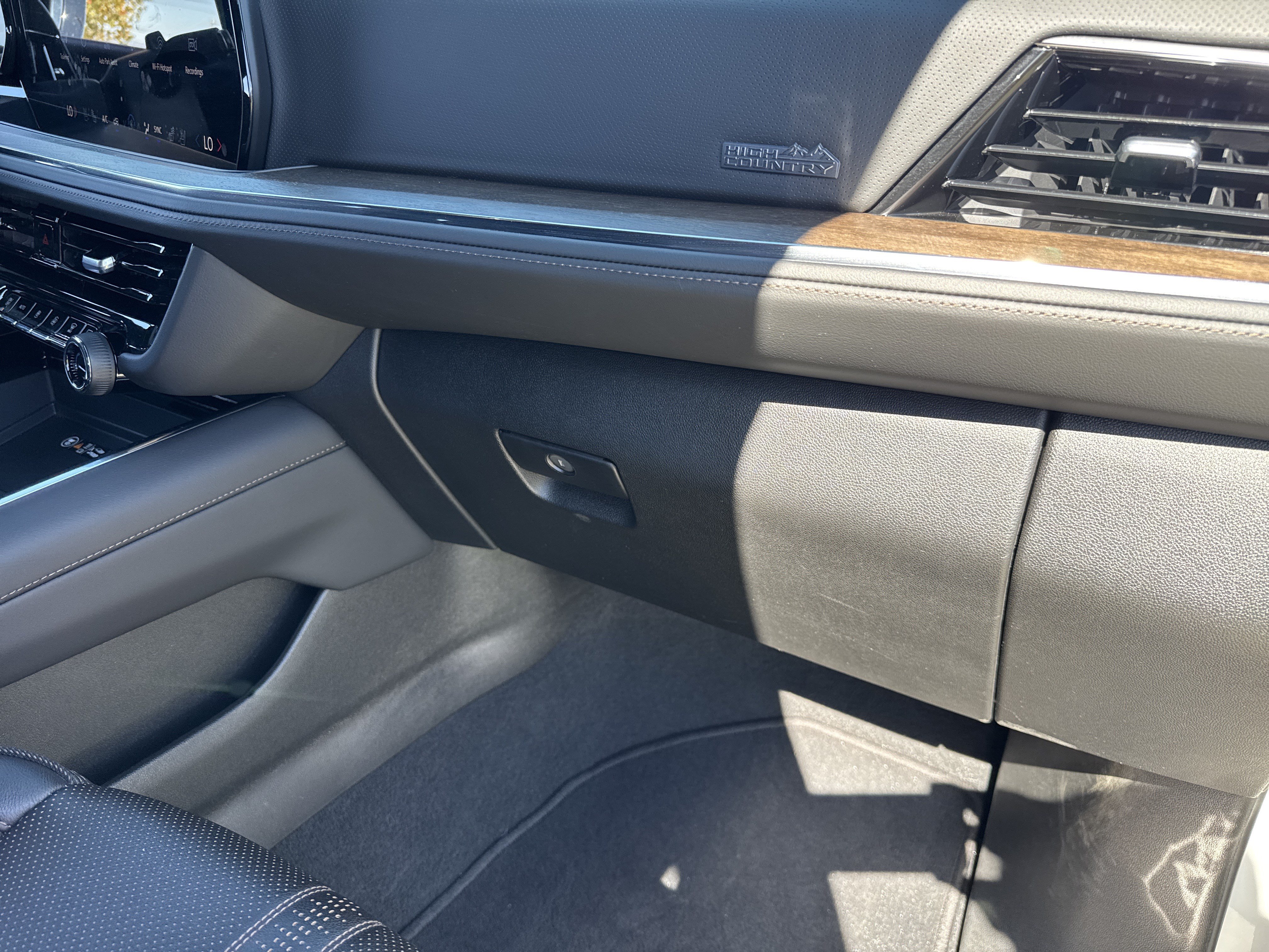 Used 2025 Chevrolet Tahoe High Country w/ LPO, Get Active Package AWD/4WD image 21