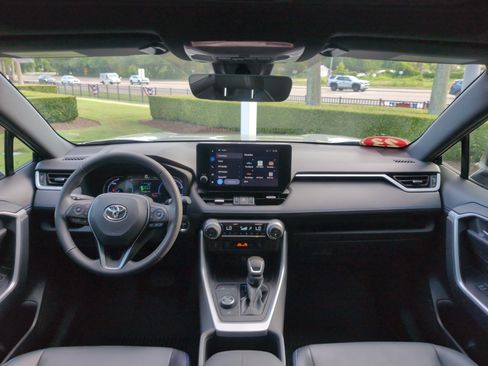 Used 2023 Toyota RAV4 XSE AWD/4WD image 29