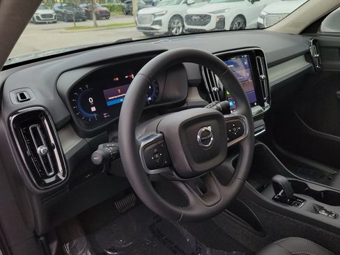 Used 2025 Volvo XC40 B5 Core w/ Protection Package AWD/4WD image 7