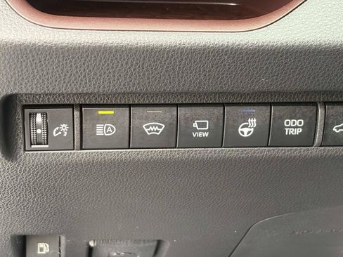 Used 2023 Toyota RAV4 Limited AWD/4WD image 27