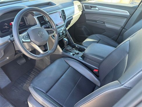 Used 2022 Volkswagen Atlas Cross Sport SE w/ Panoramic Sunroof Package image 10