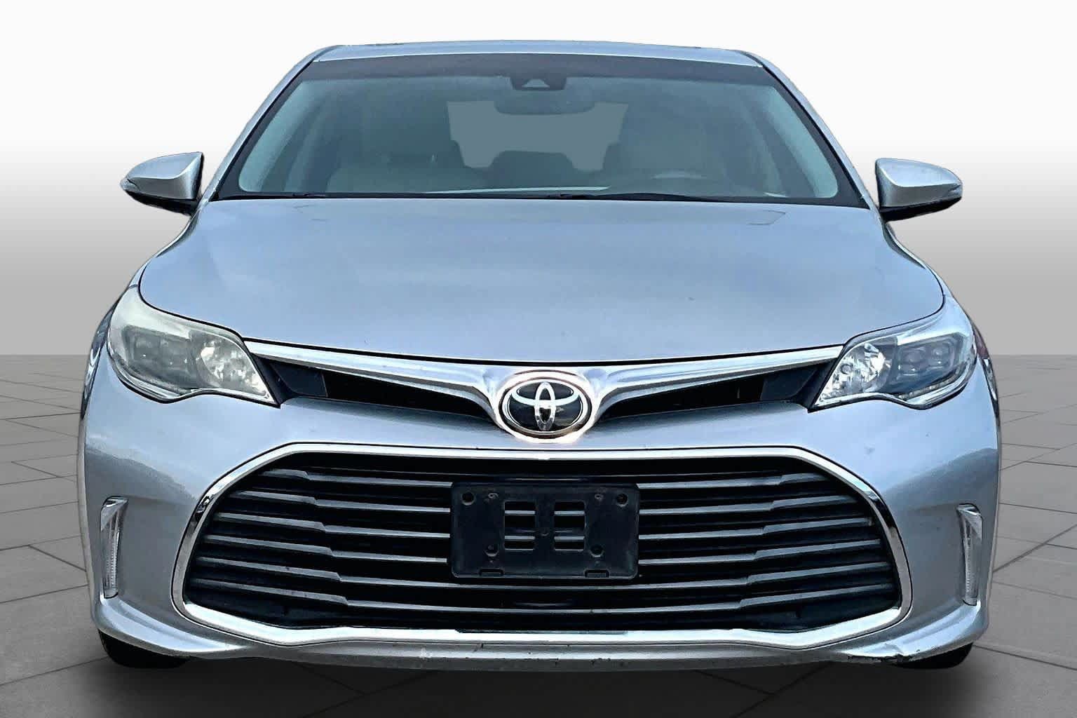 Used 2016 Toyota Avalon Limited w/ Toyota Safety Sense Package FWD image 4