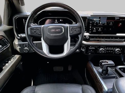Used 2022 GMC Sierra 1500 Elevation w/ Elevation Premium Package AWD/4WD image 6