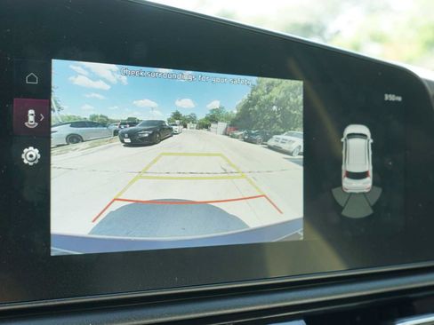 Certified 2024 Kia Niro EX Touring FWD image 11