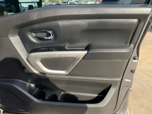Used 2016 Nissan Titan SL image 13