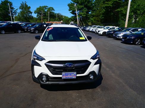 Used 2023 Subaru Outback Premium AWD/4WD image 3