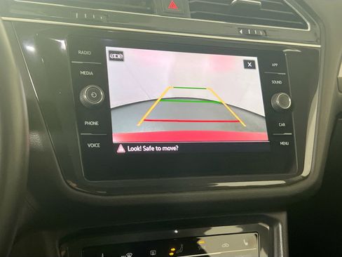 Used 2022 Volkswagen Tiguan SE image 13