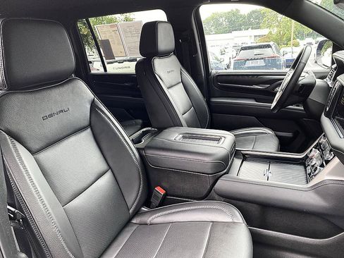Used 2023 GMC Yukon XL Denali AWD/4WD image 20