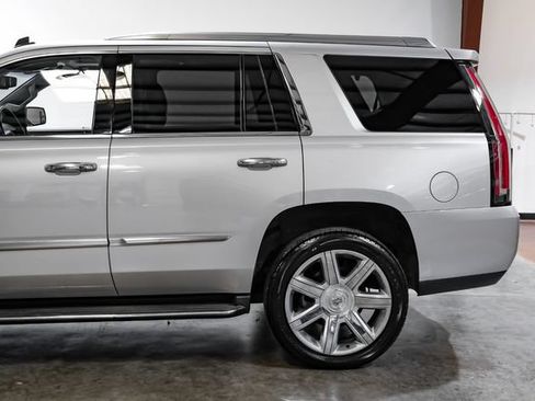 Used 2015 Cadillac Escalade Luxury AWD/4WD image 16