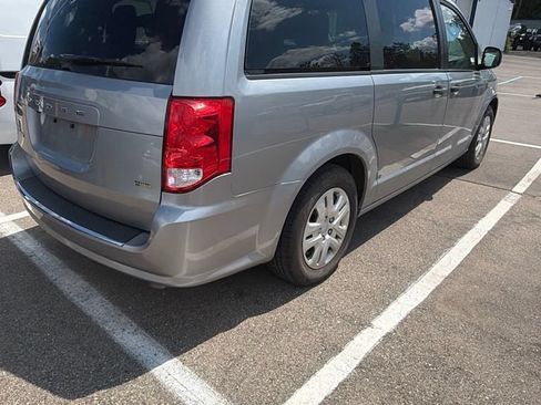 Used 2019 Dodge Grand Caravan SE w/ UConnect Hands-Free Group FWD image 5