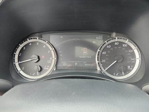 Used 2023 Toyota Highlander XLE AWD/4WD image 22