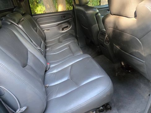 Used 2004 Chevrolet Avalanche Z71 w/ Sun And Sound Package AWD/4WD image 6