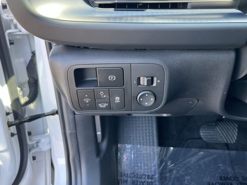 Certified 2025 Hyundai Ioniq 6 SE RWD image 24