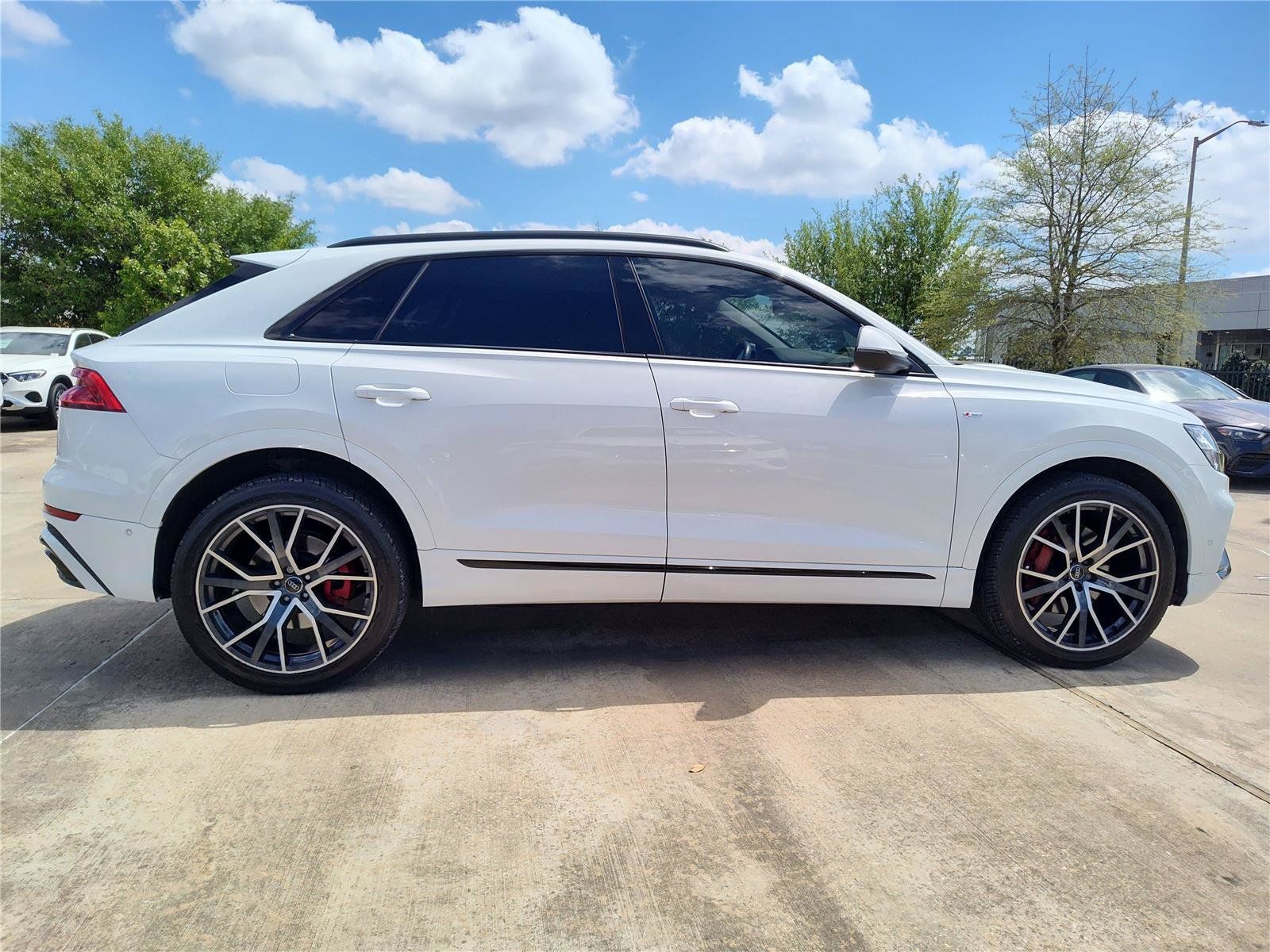 Used 2019 Audi Q8 Prestige w/ Adaptive Chassis Package AWD/4WD image 9
