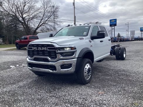 New 2026 RAM 5500 Tradesman w/ Chrome Appearance Group image 3