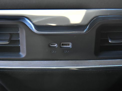 Used 2023 GMC Sierra 1500 Elevation image 40