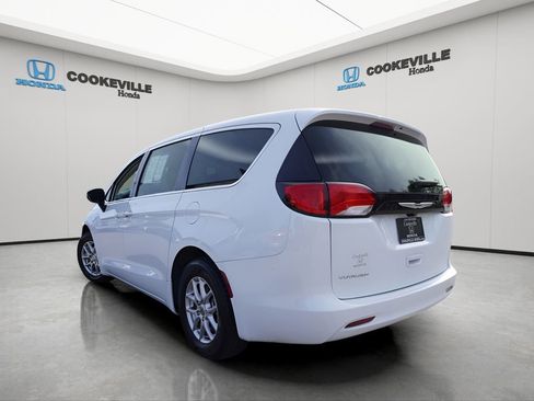 Used 2023 Chrysler Voyager LX image 8
