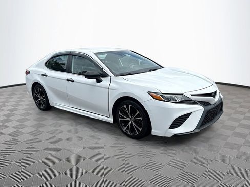 Used 2019 Toyota Camry SE image 4