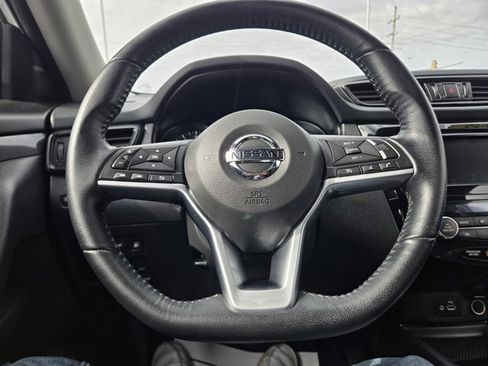 Used 2020 Nissan Rogue SV image 16