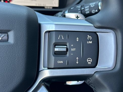 Used 2025 Land Rover Discovery Dynamic SE AWD/4WD image 28