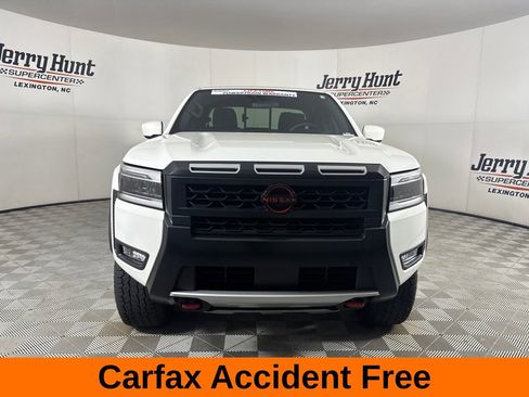 Used 2025 Nissan Frontier PRO-4X AWD/4WD image 3