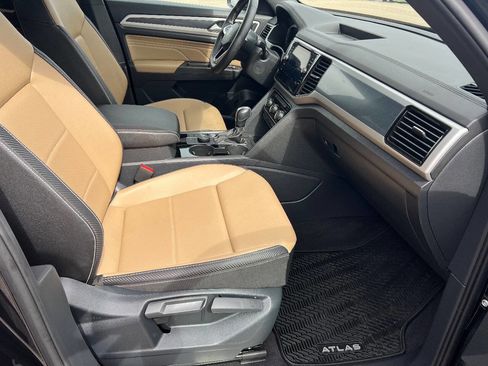 Used 2023 Volkswagen Atlas Cross Sport SE AWD/4WD image 19