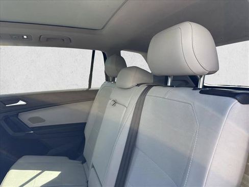 Used 2020 Volkswagen Tiguan SE w/ Panoramic Sunroof Package FWD image 19
