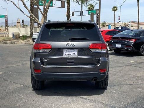 Used 2019 Jeep Grand Cherokee Laredo w/ 18" Wheel & 8.4" Radio Group AWD/4WD image 5