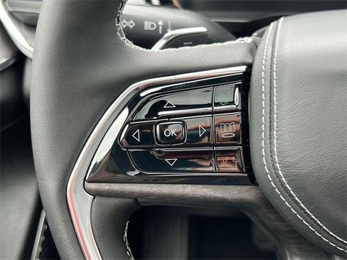 Used 2023 Jeep Grand Cherokee Overland w/ Luxury Tech Group IV image 26