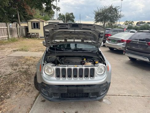 Used 2016 Jeep Renegade Limited FWD image 11