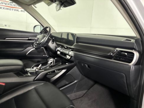 Used 2025 Kia Telluride S FWD image 36
