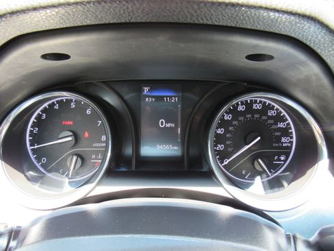 Used 2019 Toyota Camry LE FWD image 20