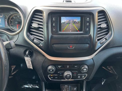 Used 2016 Jeep Cherokee Sport w/ Cold Weather Group AWD/4WD image 33