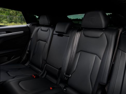 Used 2022 Lamborghini Urus AWD/4WD image 34