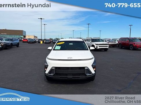 Certified 2025 Hyundai Kona SE AWD/4WD image 2